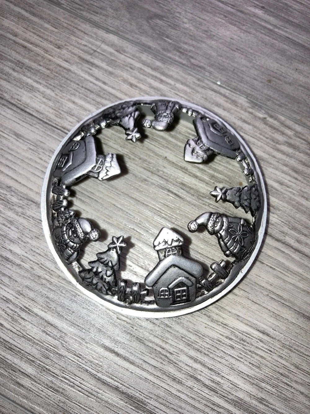 YANKEE CANDLE Silver Holiday Village Candle Topper 3.5 inch Diameter